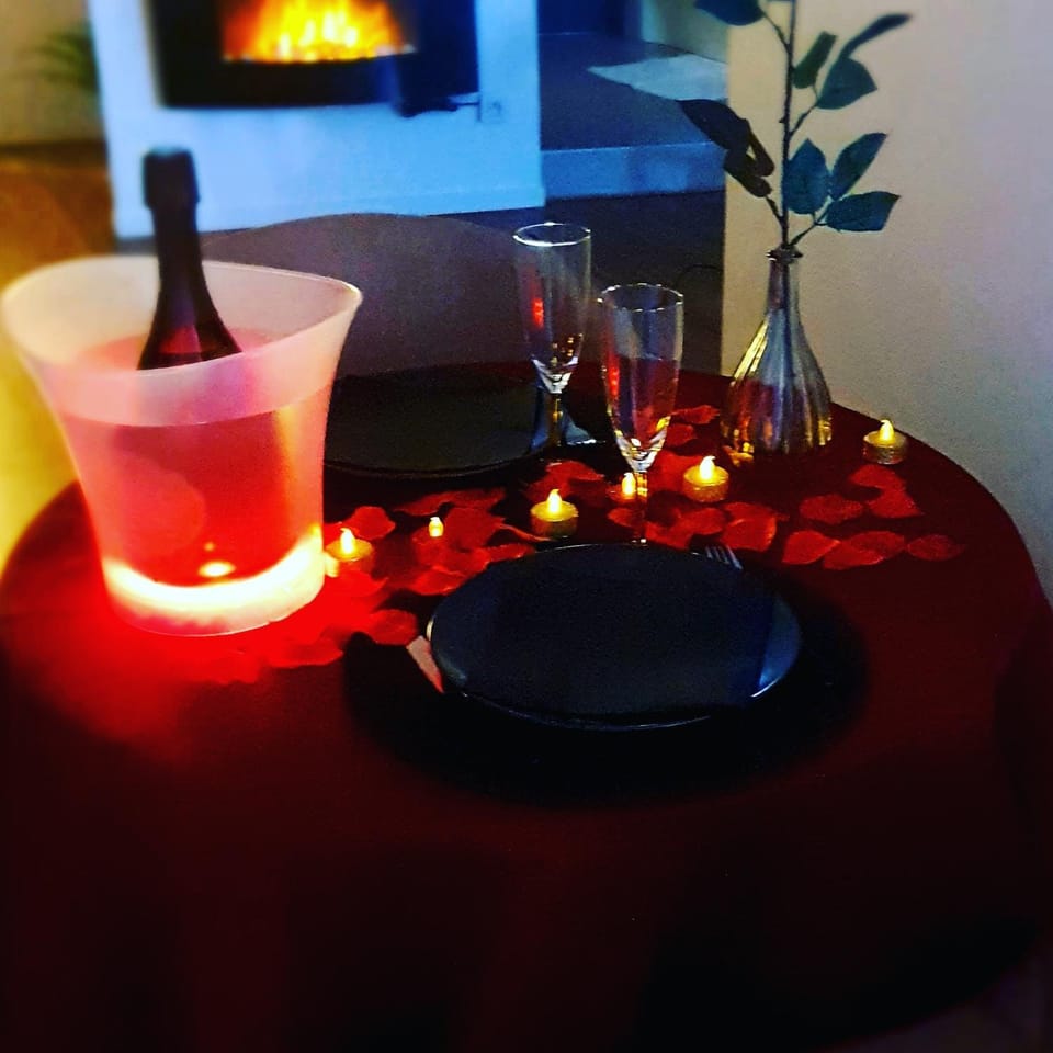 La loveroom bdsm grassoise "La chambre des désirs" Apartment in Grasse