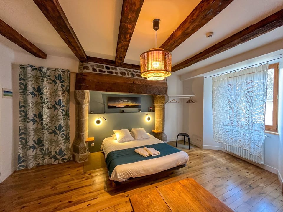 La Maison - Hôtel & Gîte Hotel in Auvergne-Rhône-Alpes