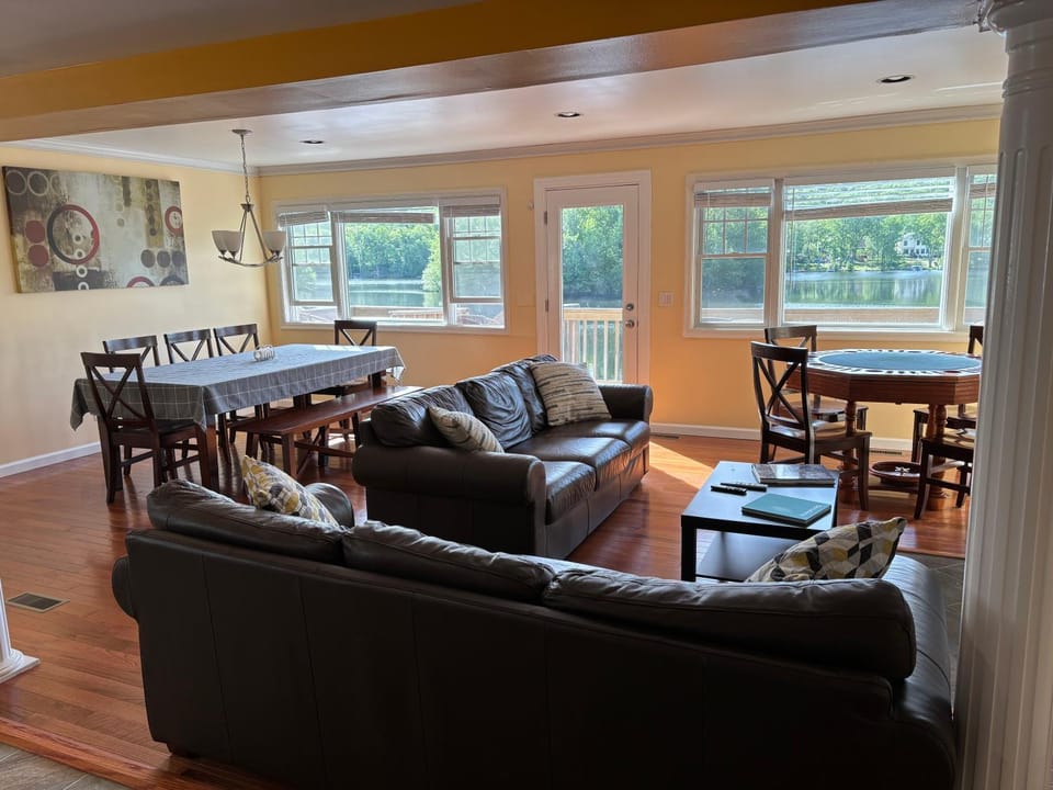Living room, Dining area, Lake view