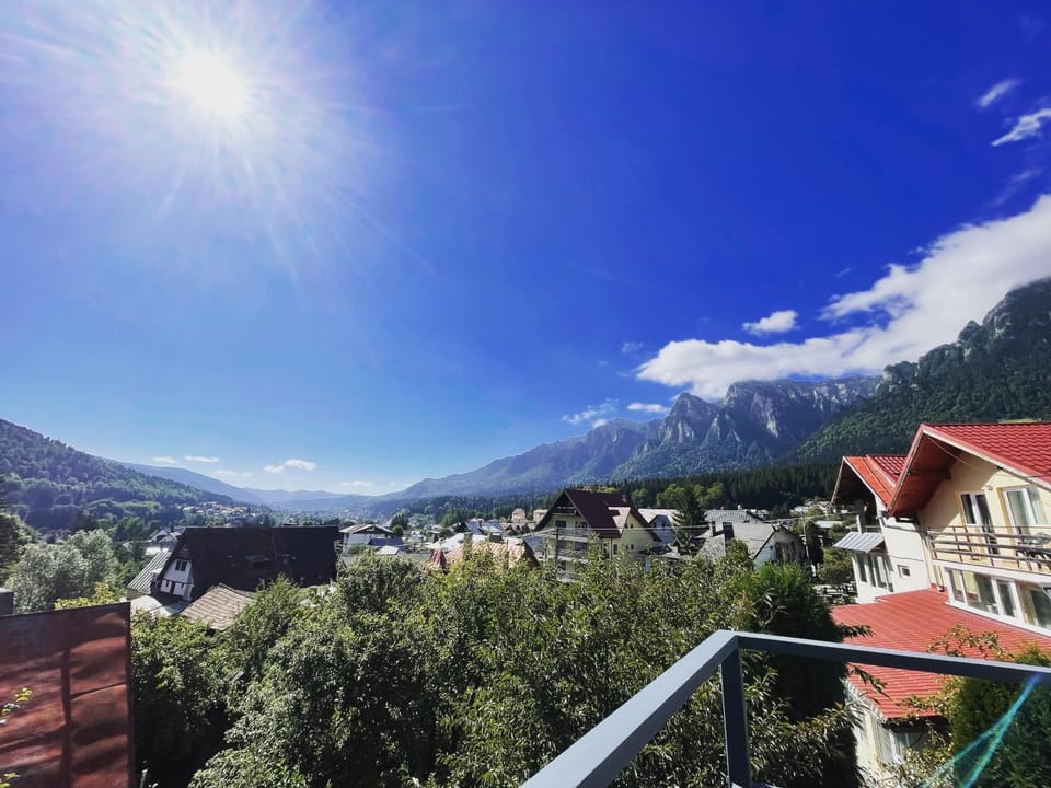 Balcony/Terrace, City view, Mountain view
