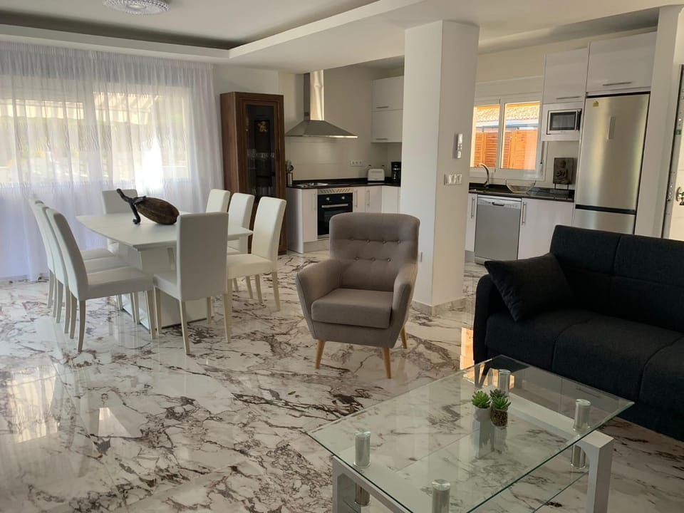 Living room, Dining area