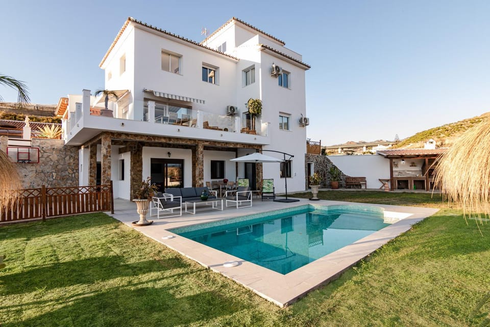 Property building, Balcony/Terrace, Swimming pool
