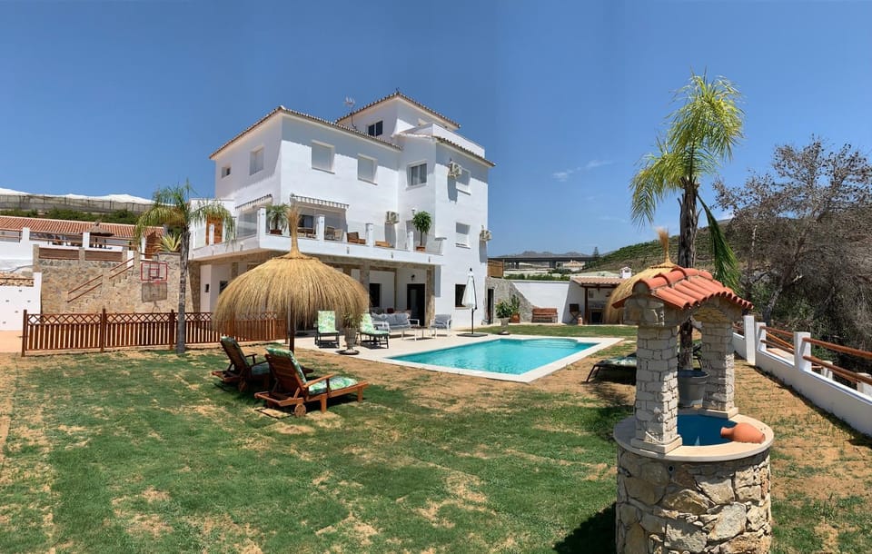 Property building, Swimming pool, Swimming pool
