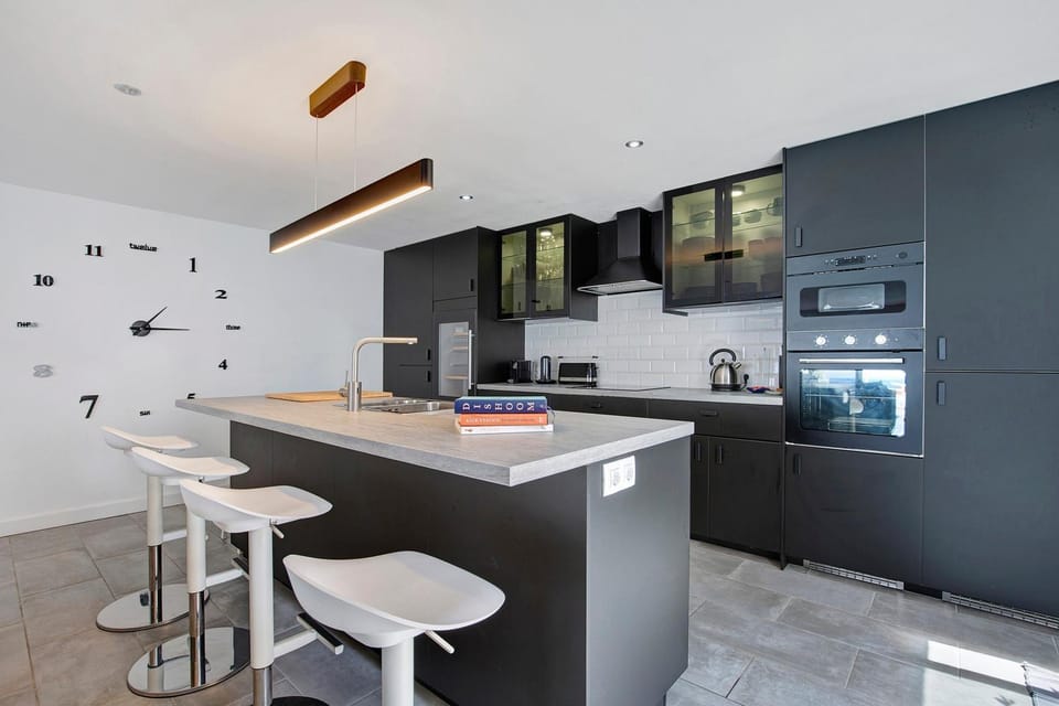 Kitchen or kitchenette, Living room