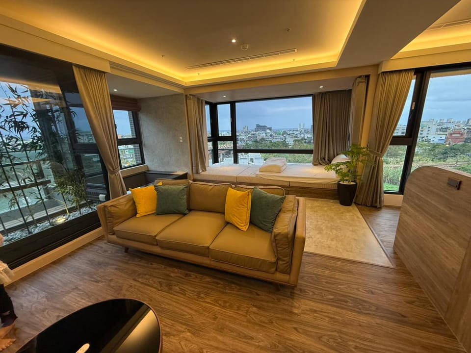 光嶼海溫泉海景無邊際泳池豪華套房 Apartment hotel in Taiwan, Province of China