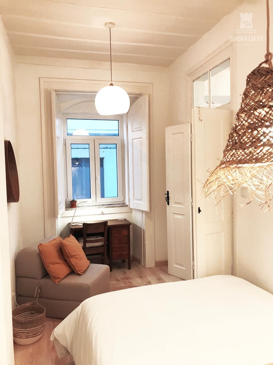 Bed, Seating area, Bedroom, Area and facilities