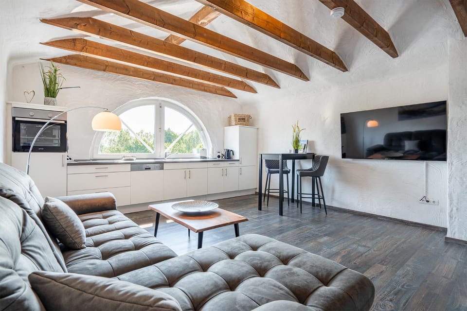 TV and multimedia, Kitchen or kitchenette, Living room, Seating area
