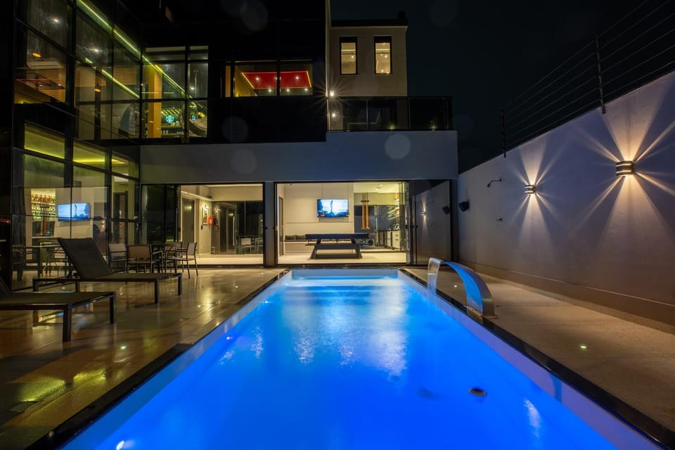 Swimming pool, Swimming pool