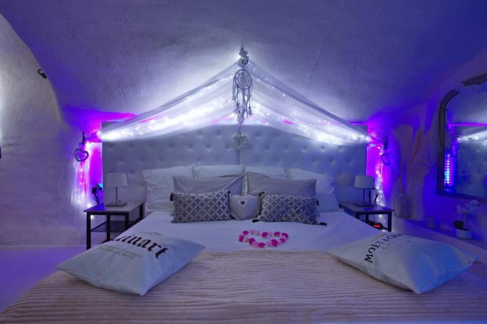 Les Secrets d'Alcôve, nuits Romantiques avec SPA Apartment in Aix-en-Provence