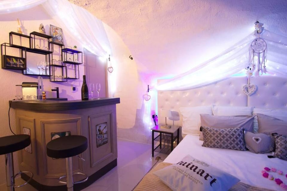 Les Secrets d'Alcôve, nuits Romantiques avec SPA Apartment in Aix-en-Provence