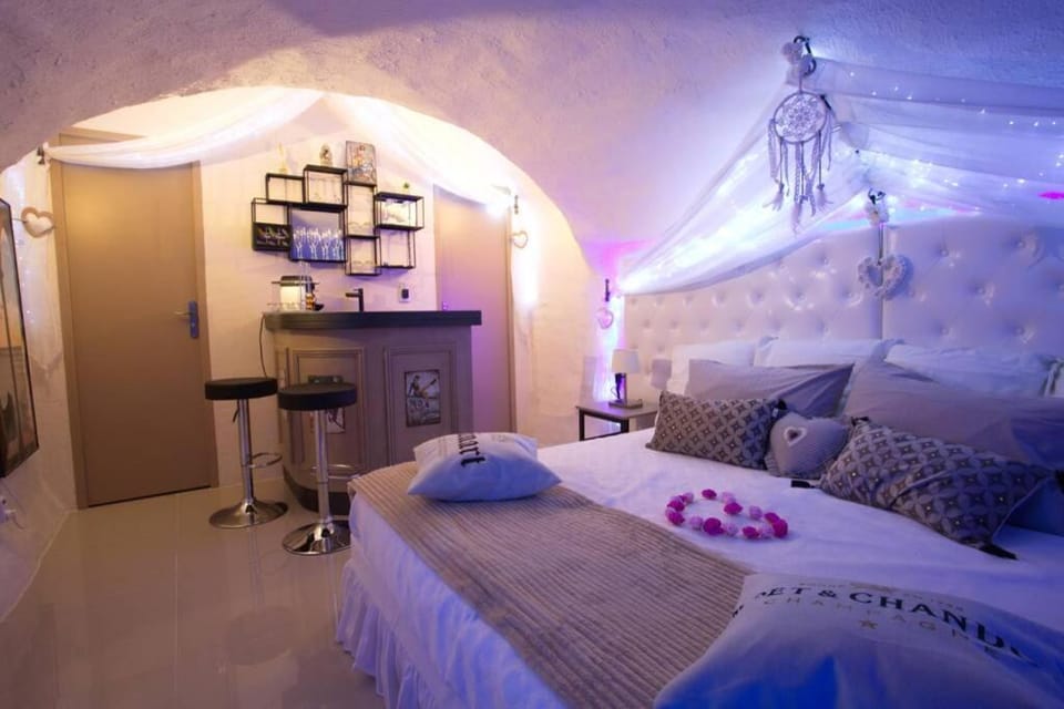 Les Secrets d'Alcôve, nuits Romantiques avec SPA Apartment in Aix-en-Provence