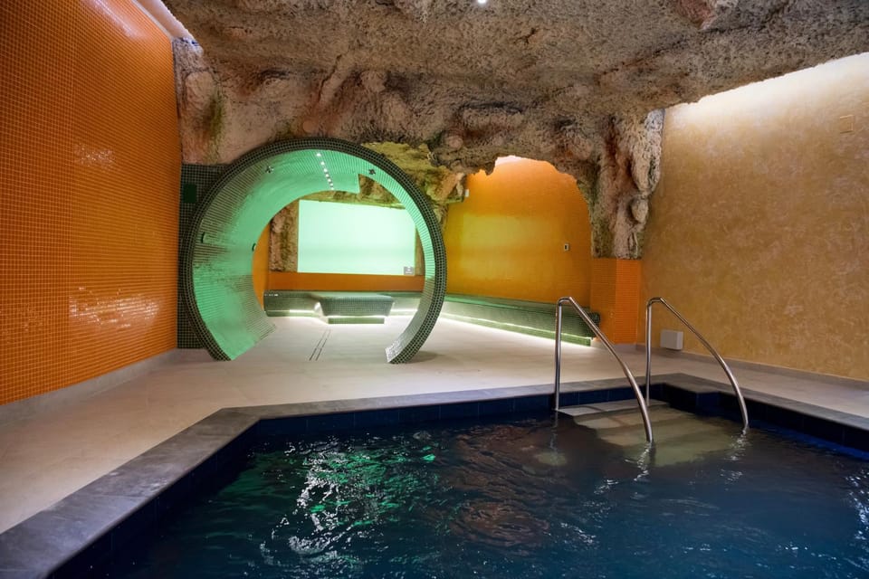 Spa and wellness centre/facilities, Swimming pool