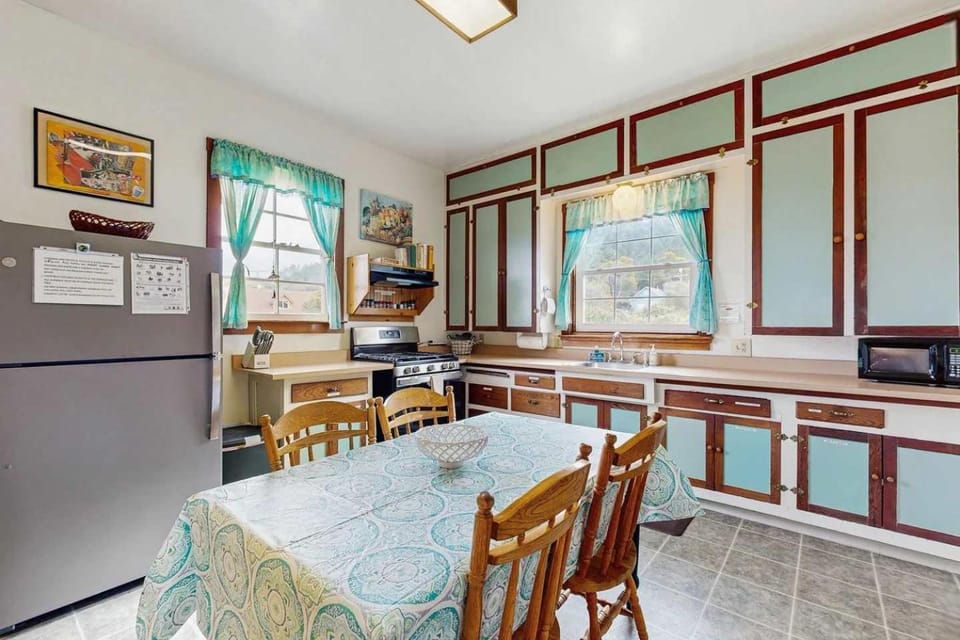 Sea Gate House in Westport