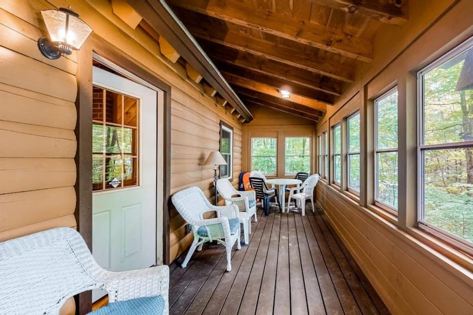 Lake View Cottage House in Wayne
