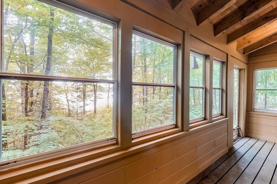 Lake View Cottage House in Wayne