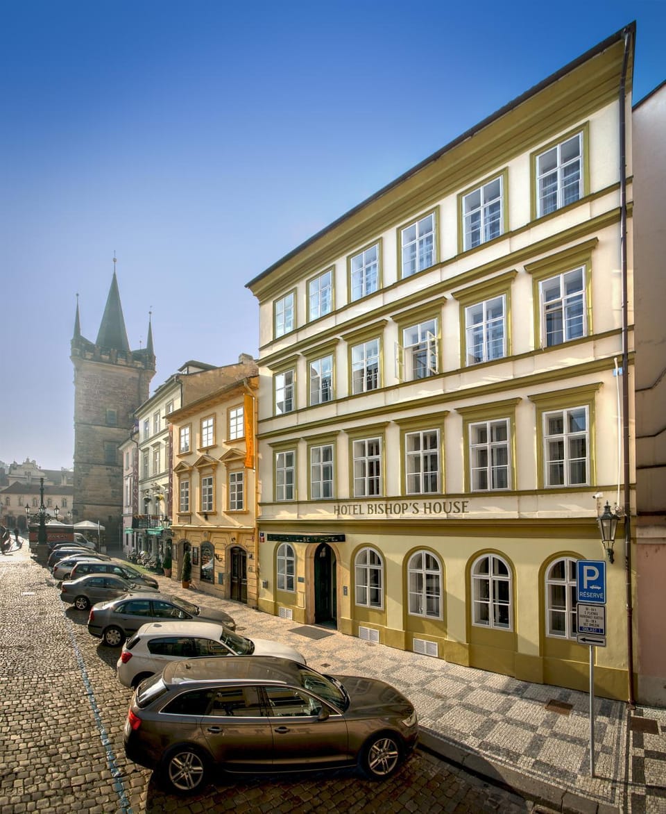 Property building, City view, Landmark view, Location, Parking