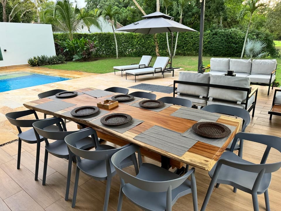 Patio, Garden, Living room, Seating area, Dining area, Garden view, Pool view, Swimming pool, sunbed
