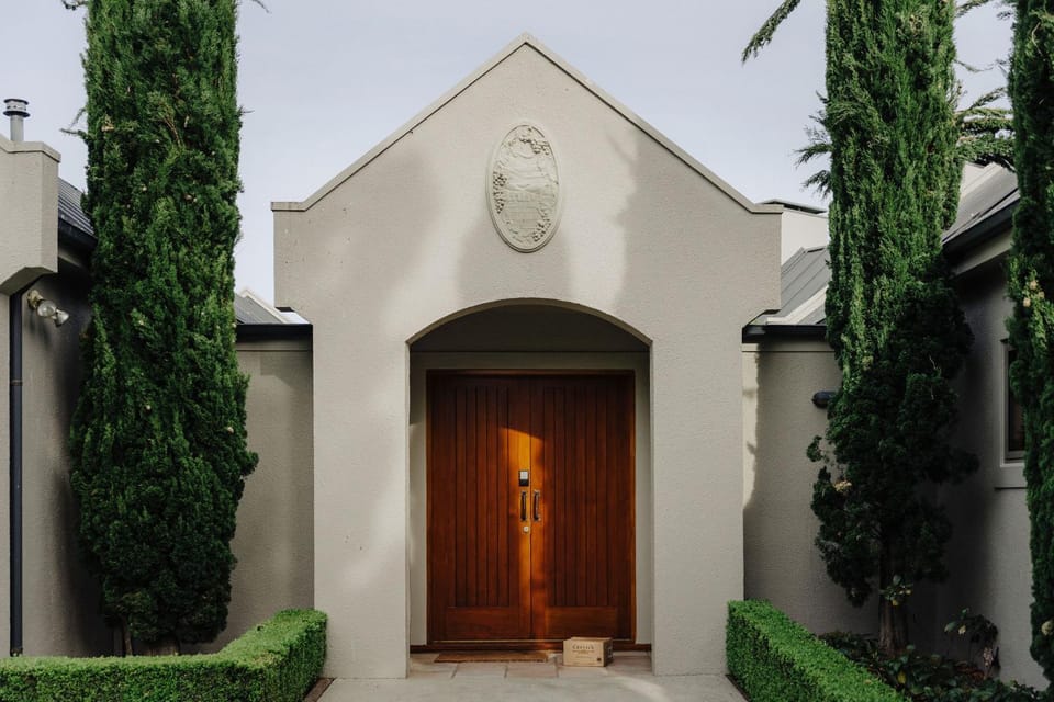 Facade/entrance, View (from property/room)