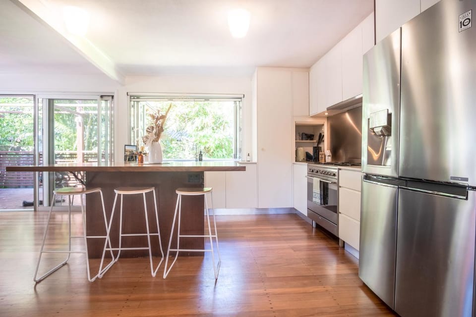 Kitchen or kitchenette, Dining area, dishwasher, minibar, pet friendly, stove