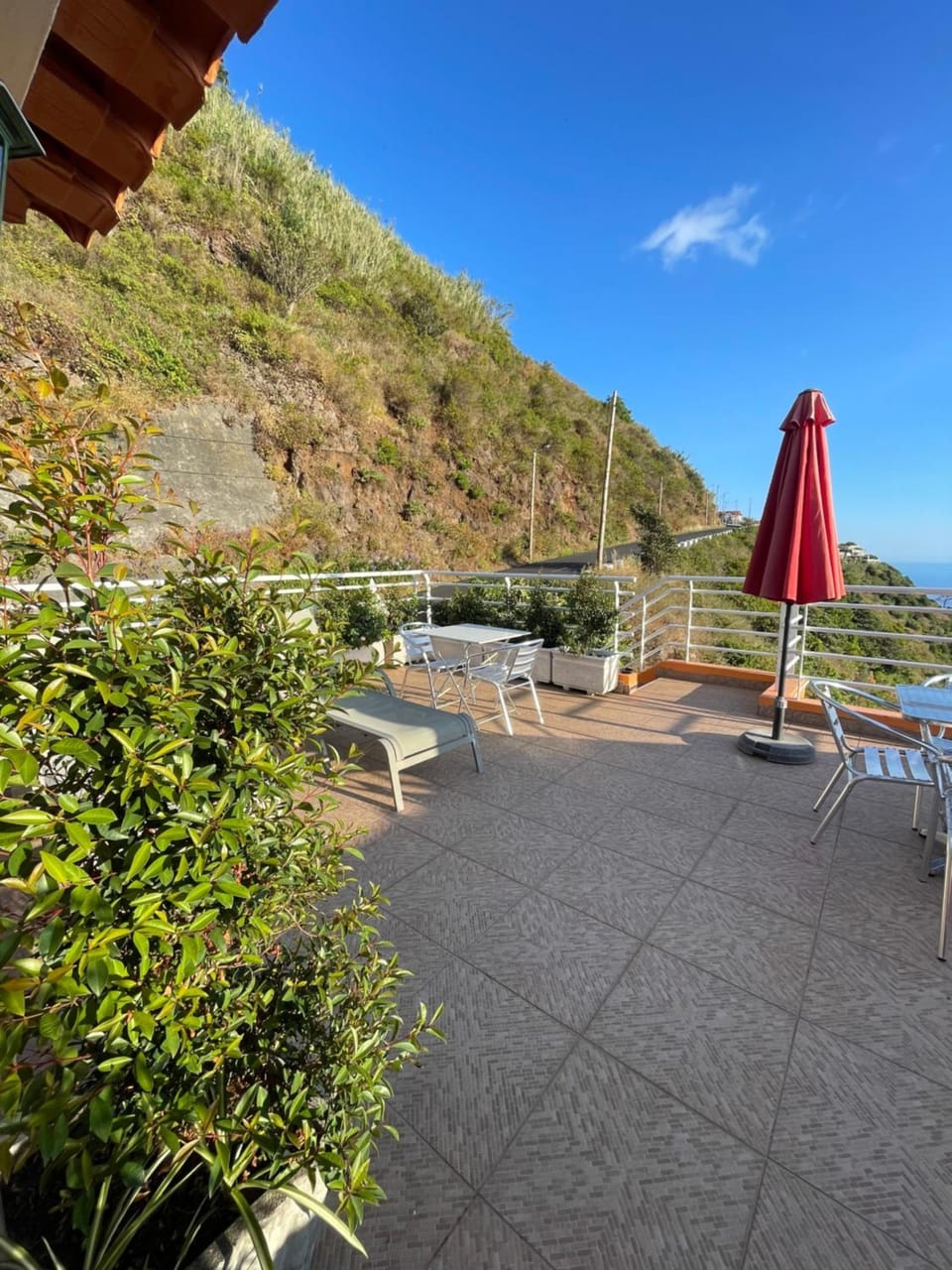 Sunset House Solo Traveller Bed and Breakfast in Madeira District