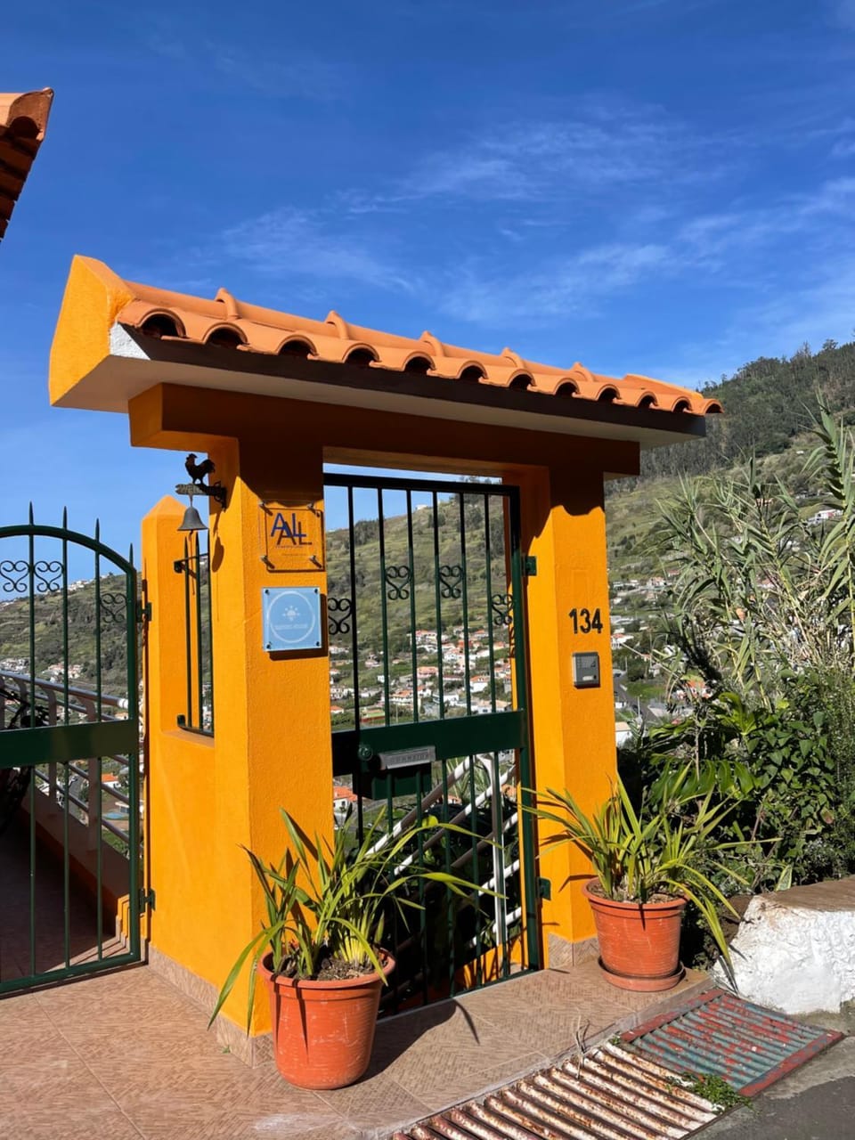 Sunset House Solo Traveller Bed and Breakfast in Madeira District