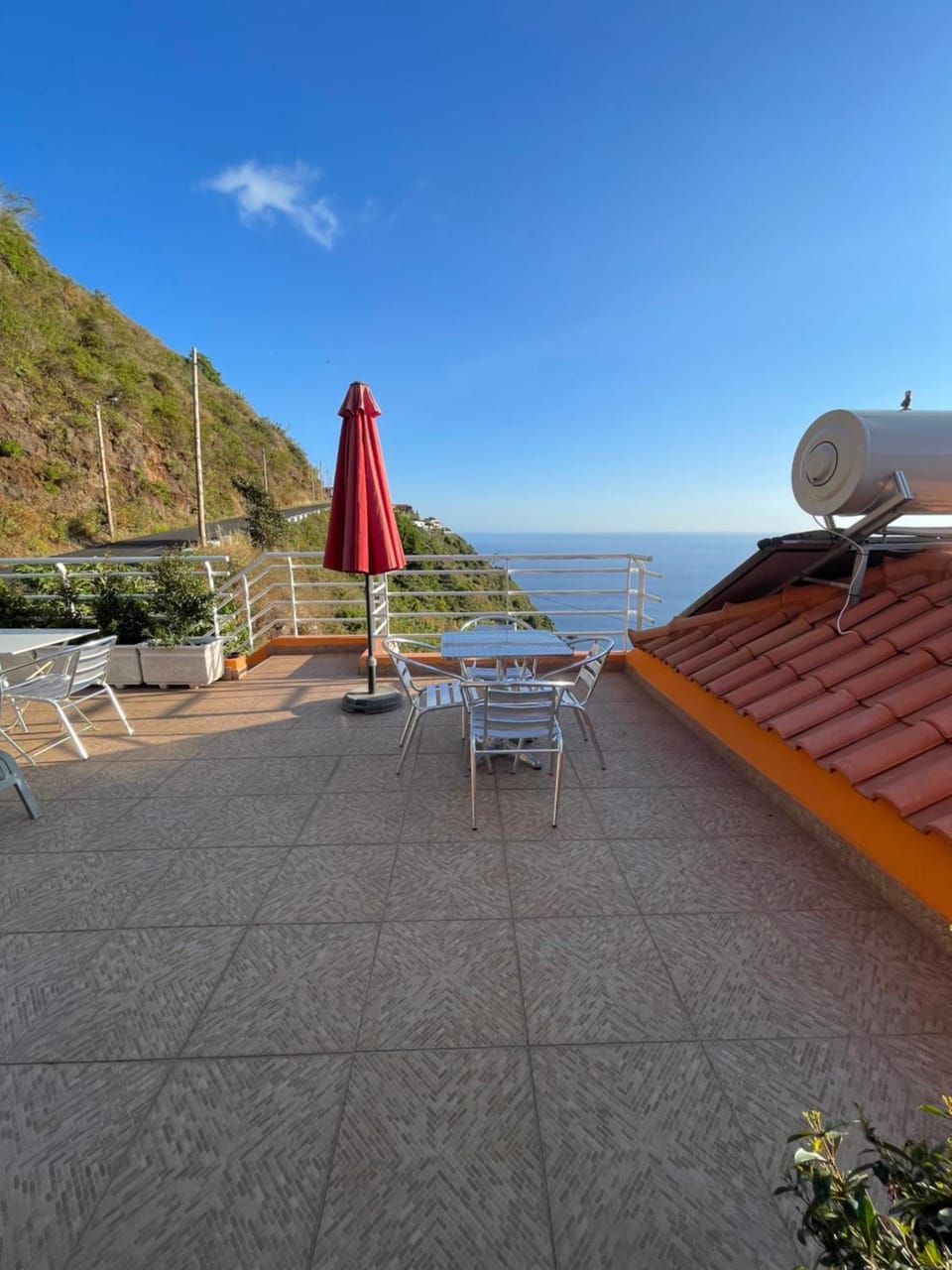 Sunset House Solo Traveller Bed and Breakfast in Madeira District