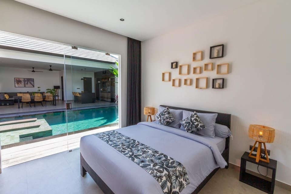 Bed, Bedroom, Pool view