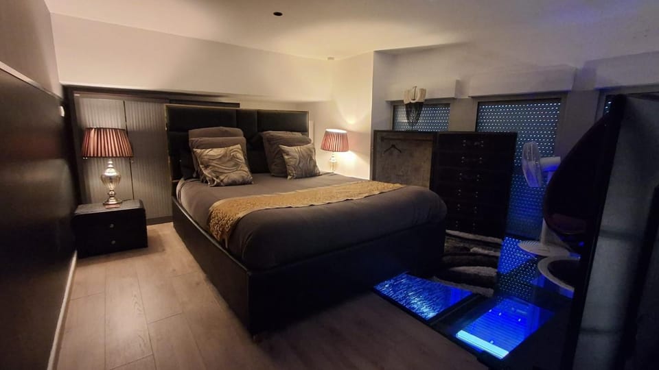 Bed, Bedroom