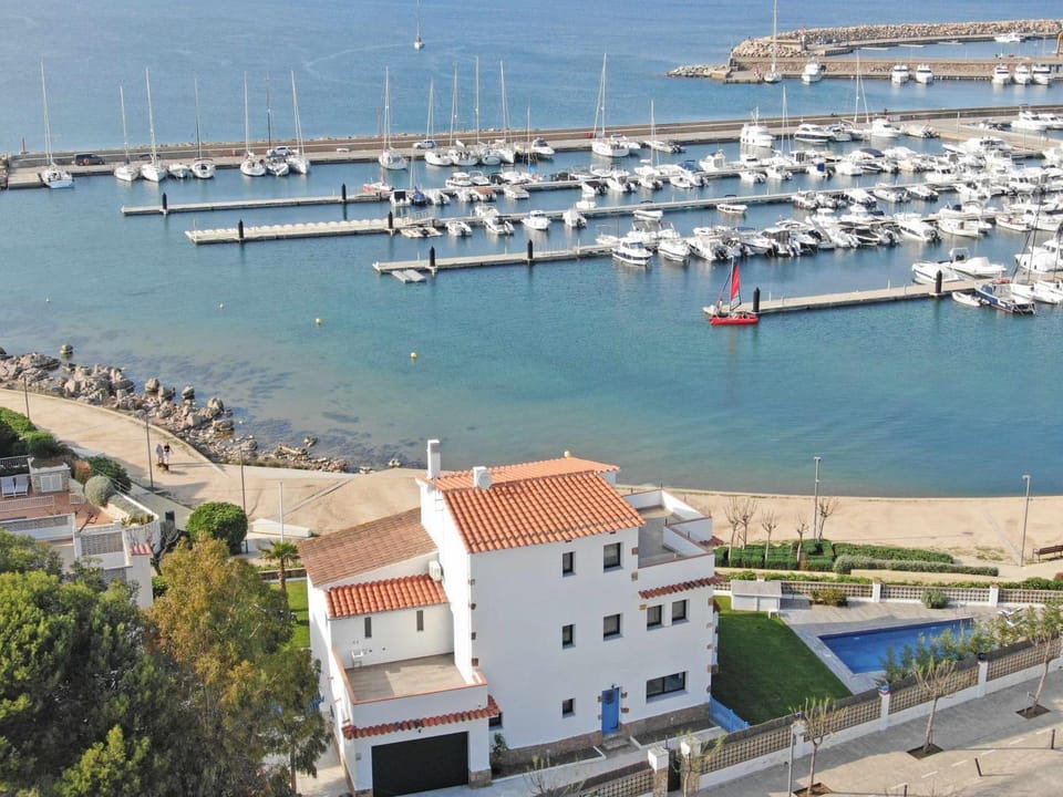 Villa Sophie Alt standing, frente al club náutico Villa in L'Escala
