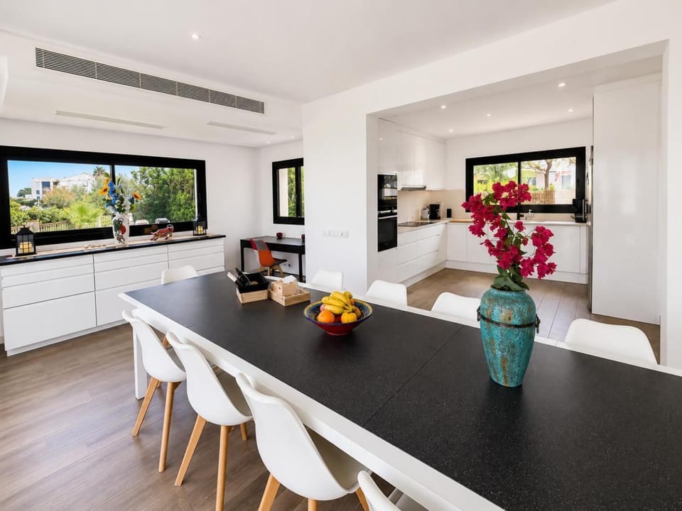Seating area, Dining area