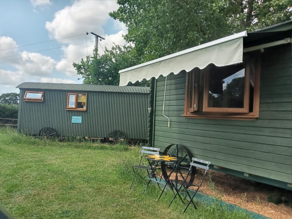 Cabin Dan Cabin in Malvern Hills District