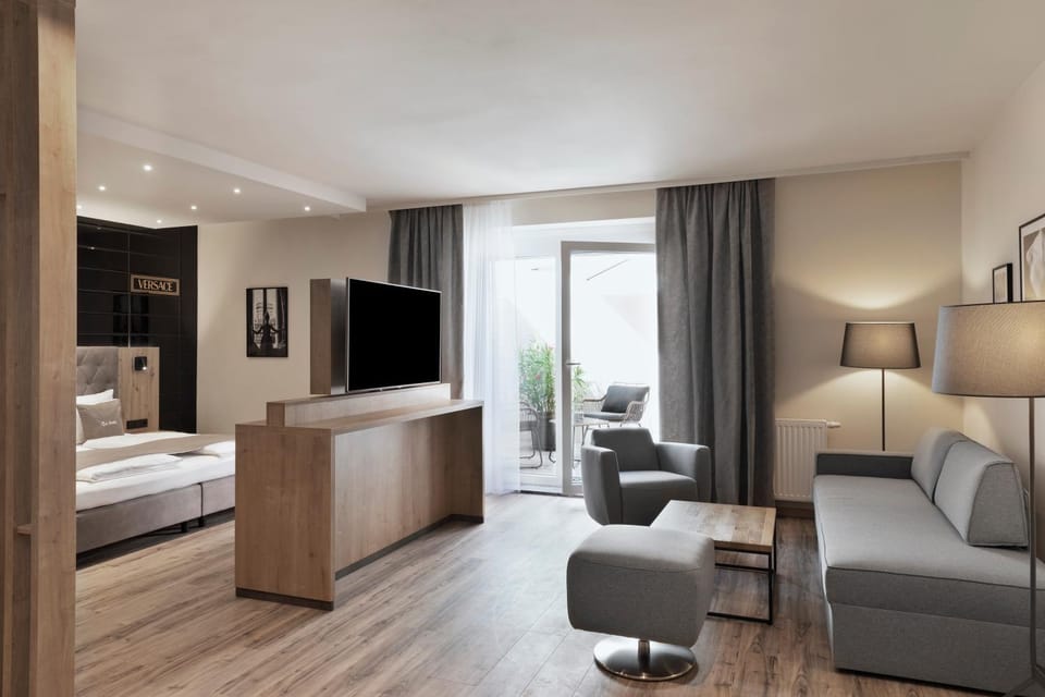 TV and multimedia, Balcony/Terrace, Seating area
