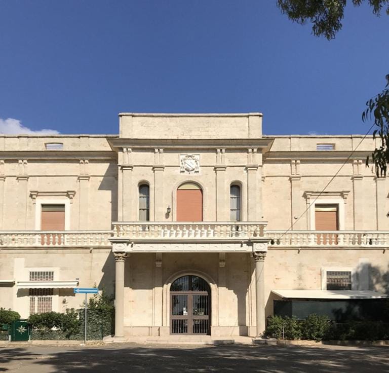 Property building, Facade/entrance, Day