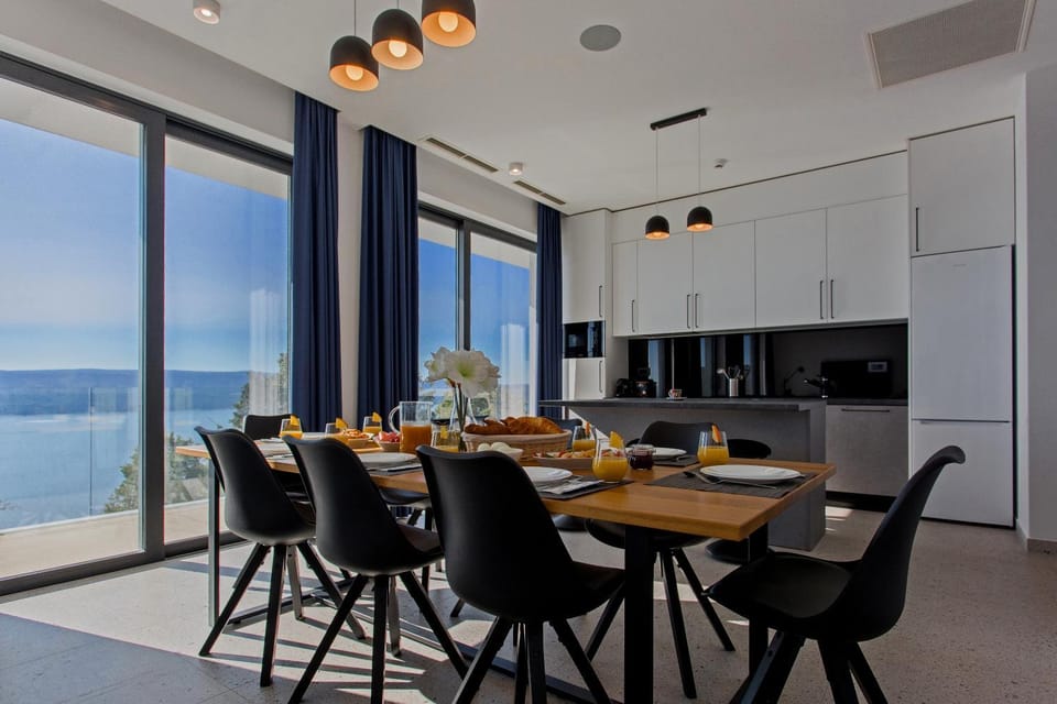 Dining area, Sea view, kitchen