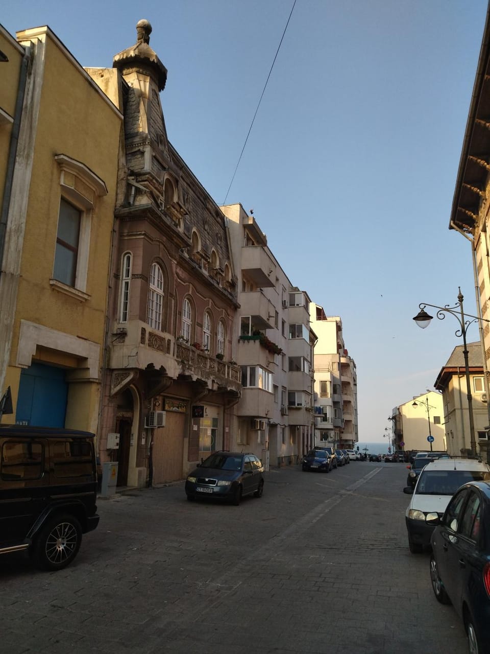 Property building, Neighbourhood, Street view, Location, Parking