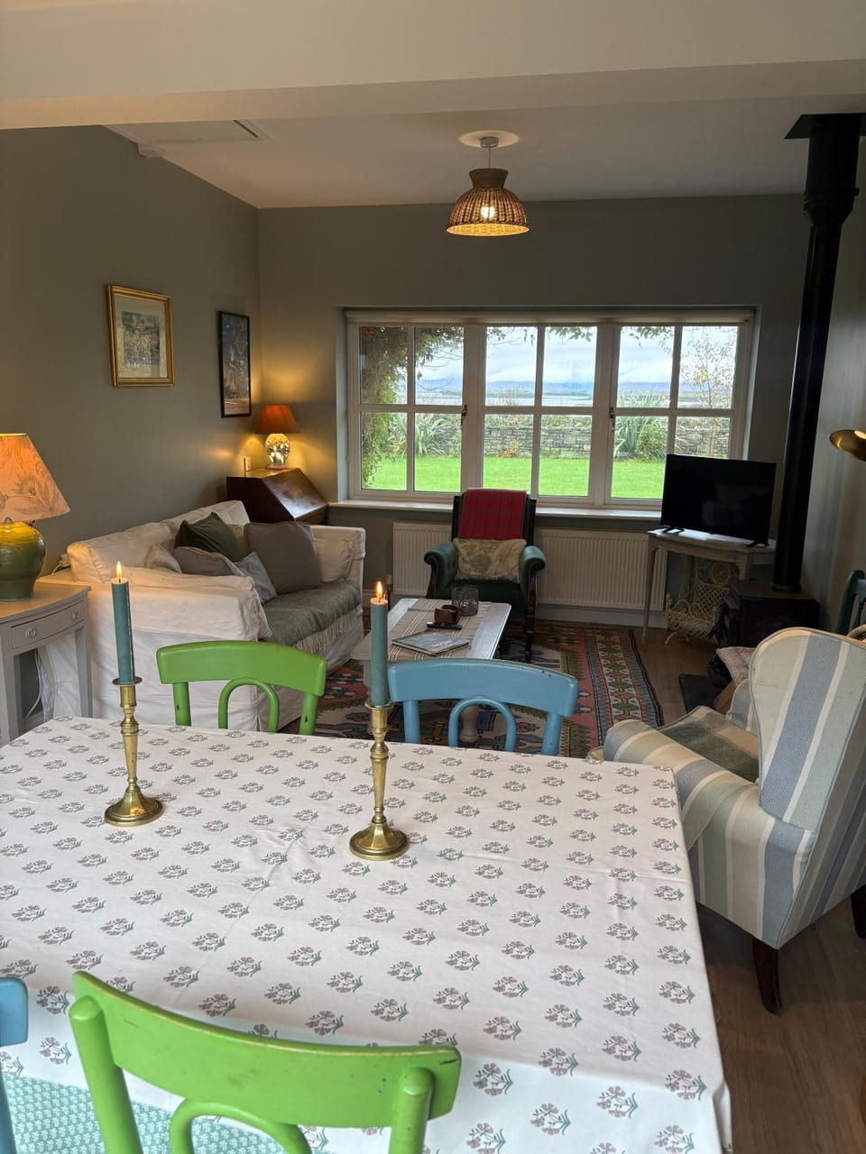 Seating area, Dining area