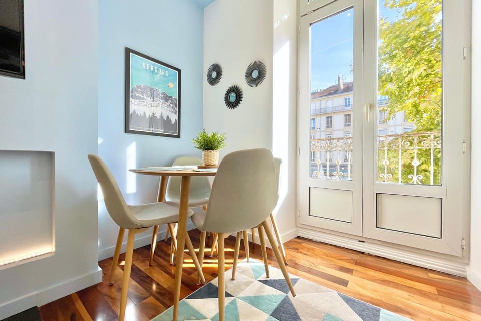 Le Beau Cours T2 equipped City center Apartment in Grenoble