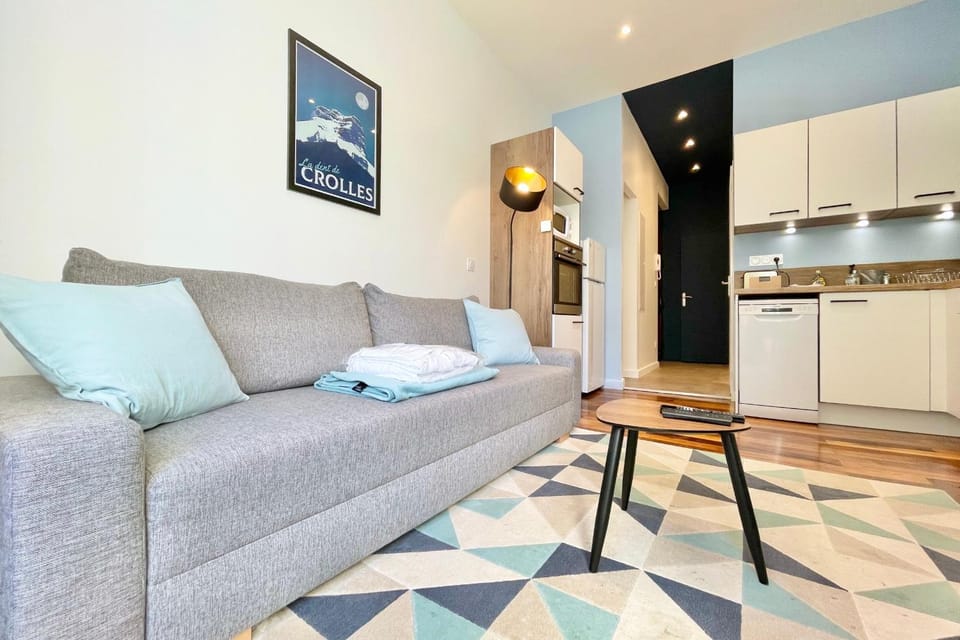 Le Beau Cours T2 equipped City center Apartment in Grenoble