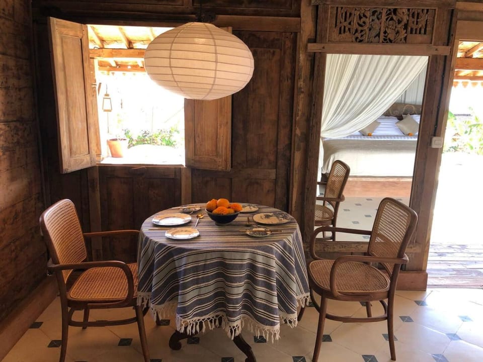 Seating area, Dining area