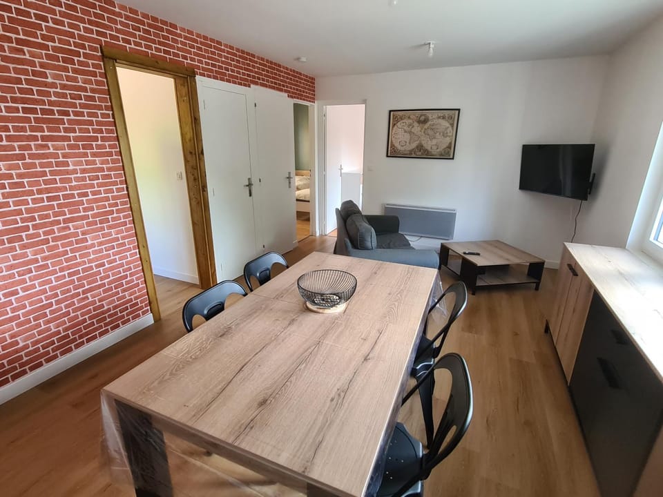 TV and multimedia, Living room, Dining area