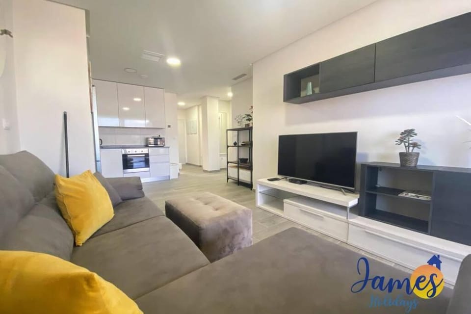 TV and multimedia, Kitchen or kitchenette, Living room