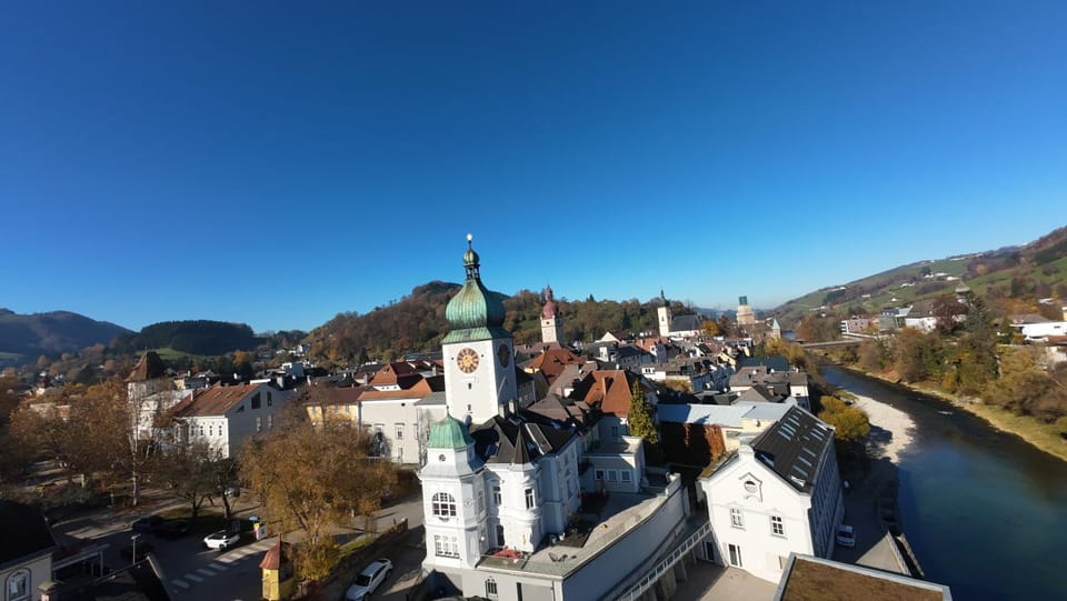 Property building, Nearby landmark, Natural landscape, Bird's eye view, City view, River view
