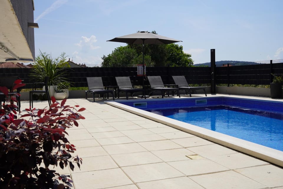 Day, Balcony/Terrace, Pool view, Swimming pool, sunbed