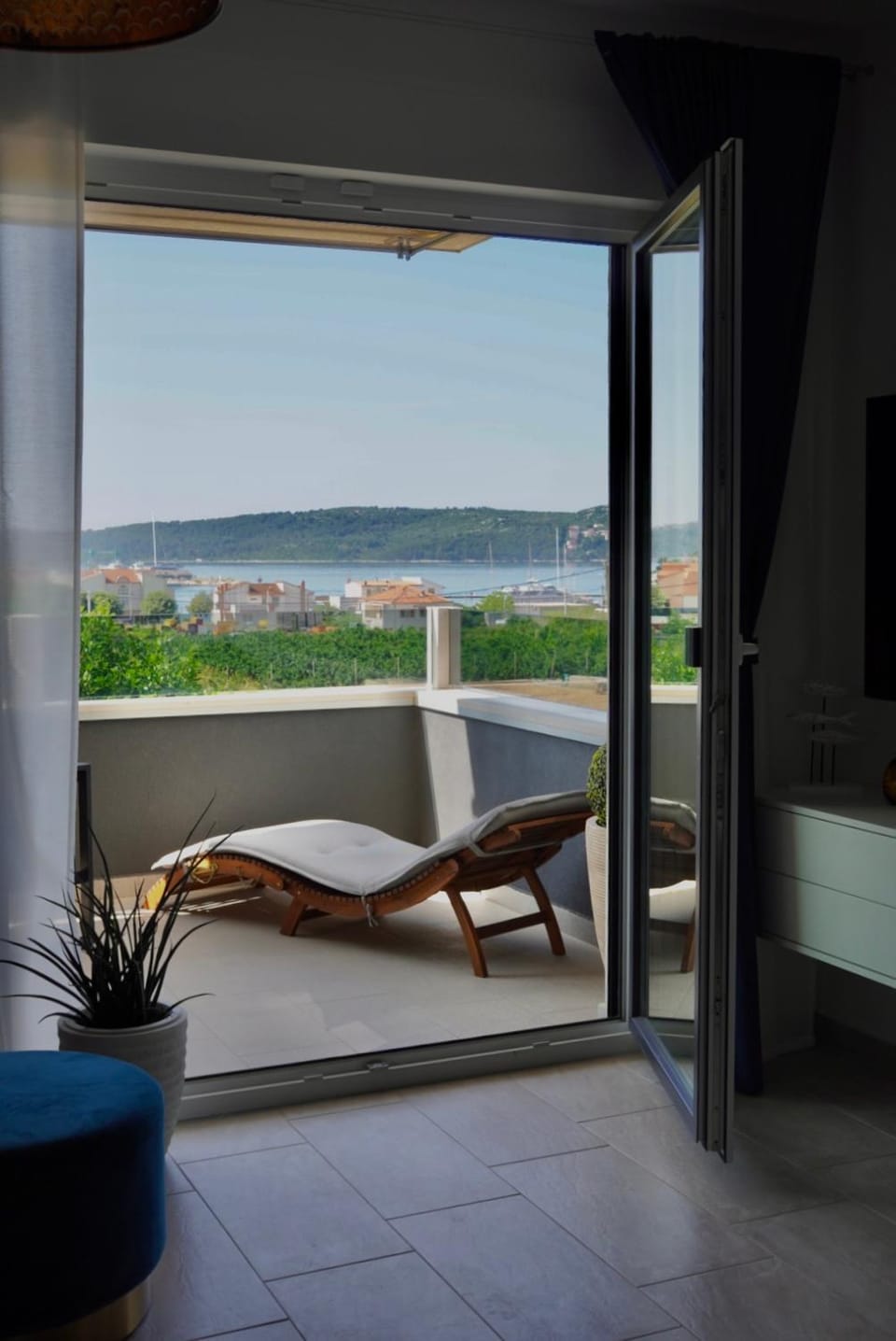 Patio, Day, Natural landscape, View (from property/room), Balcony/Terrace, Balcony/Terrace, Living room, Spa and wellness centre/facilities, Seating area, Sea view
