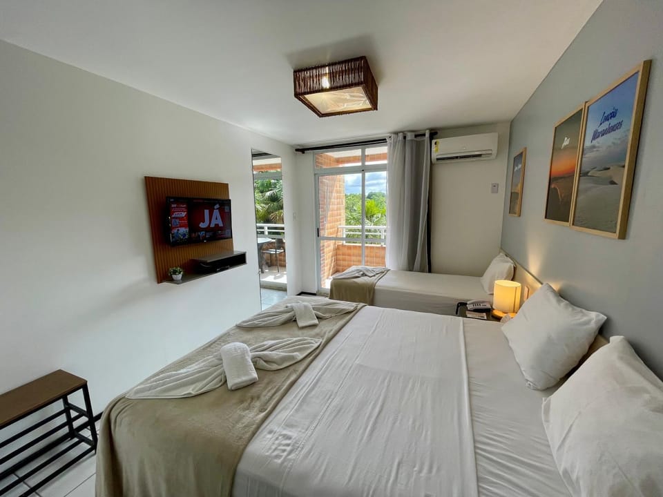 Bed, TV and multimedia, Photo of the whole room, Bedroom, towels