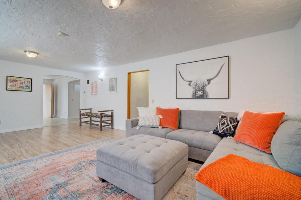 Charming and cozy downtown Bozeman 3 bedroom condo Walk to dinner and drinks Apartment in Bozeman
