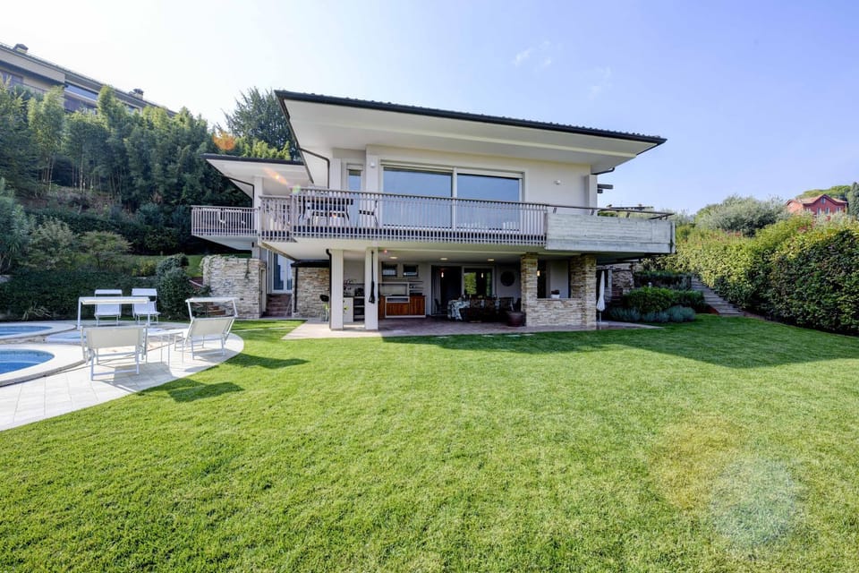 Facade/entrance, Garden