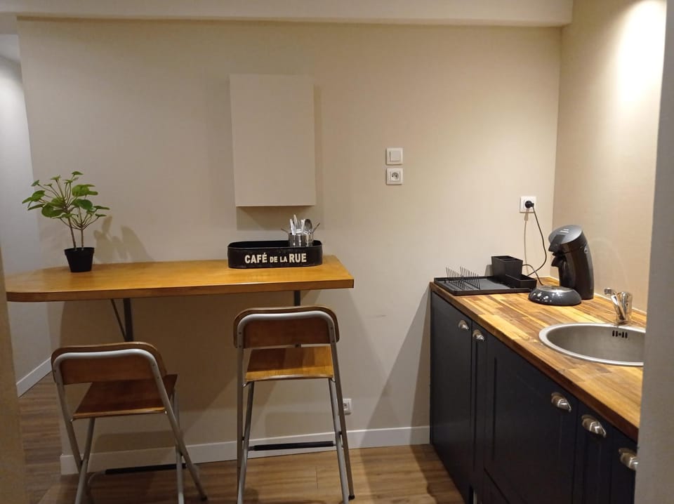 Coffee/tea facilities, Business facilities