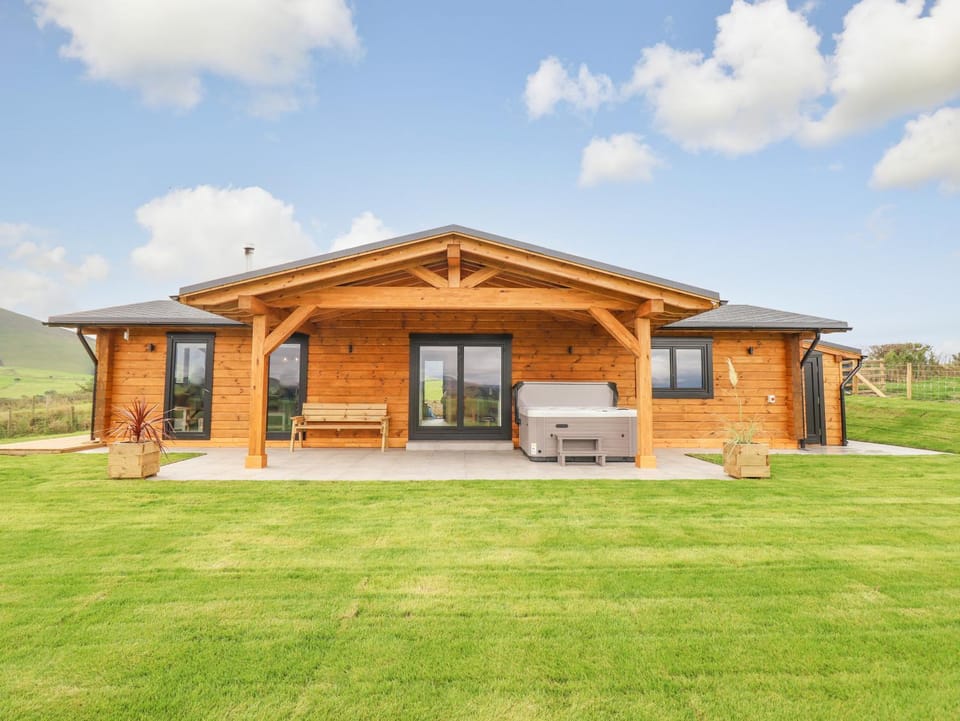 Bacheiddon Log Cabin Cabin in Wales
