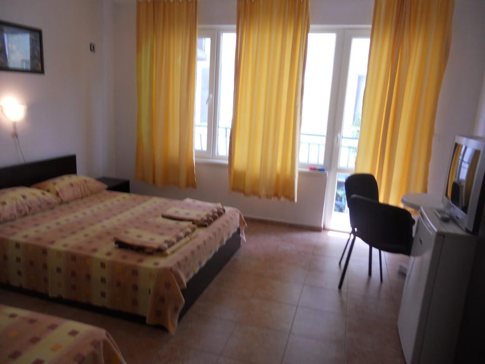 "Aхтополис" - подсигурено безплатно паркиране Bed and Breakfast in Burgas Province